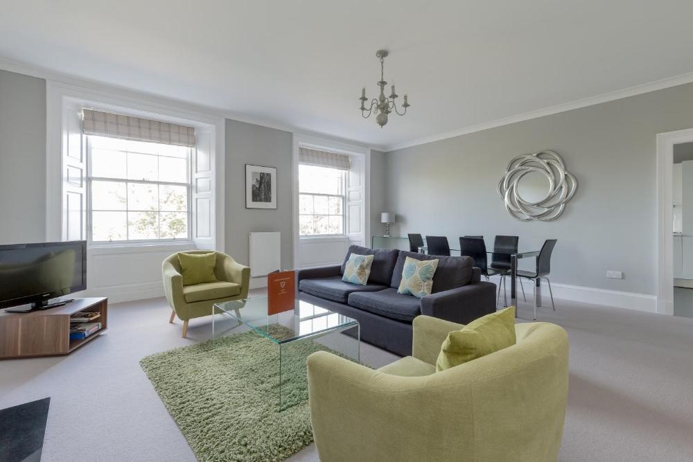 Deluxe Three-Bedroom Apartment